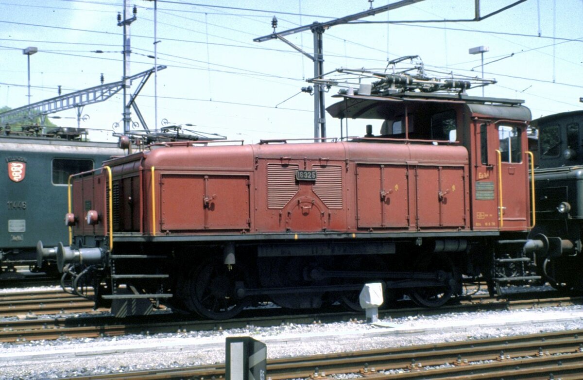 SBB Ee 3/3 Nr.16 325  Bügeleisen  in Rorschach am 12.06.1983.