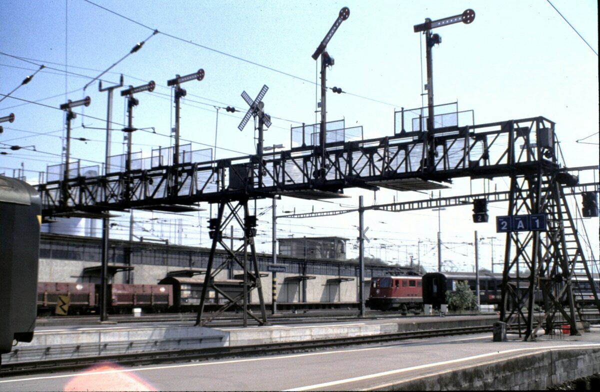 SBB Formsignalbrücke in Romannshorn am 21.08.1998.