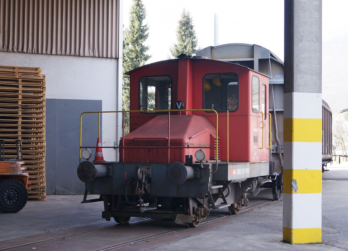 SBB: Noch am 18. März 2015 wurde das Anschlussgeleise einer Firma im Bezirk des solothurnischen Gäu mit einem sehr selten gewordenen Tm I (Nr.459 ehemals SBB) bedient.
Foto: Walter Ruetsch