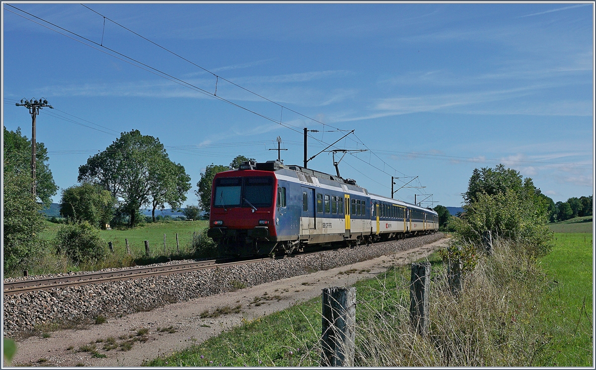 SBB NPZ als RE 18123 auf der Fahrt von Frasne (ab 10:53) nach Neuchâtel (an 11:53) kurz nach dem Bahnübergang PN 17 zwischen La Rivière - Drugeon und Ste-Colombe.

21. August 2019