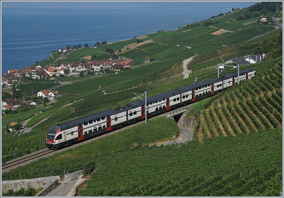 SBB RABe 511 (KISS) anstelle der sonst hier eingesetzten Domino oder FLIRT-Züge infolge des Fête des Vignerons auf der Train des Vignes Strecke bei Chexbres.

26. Juli 2019