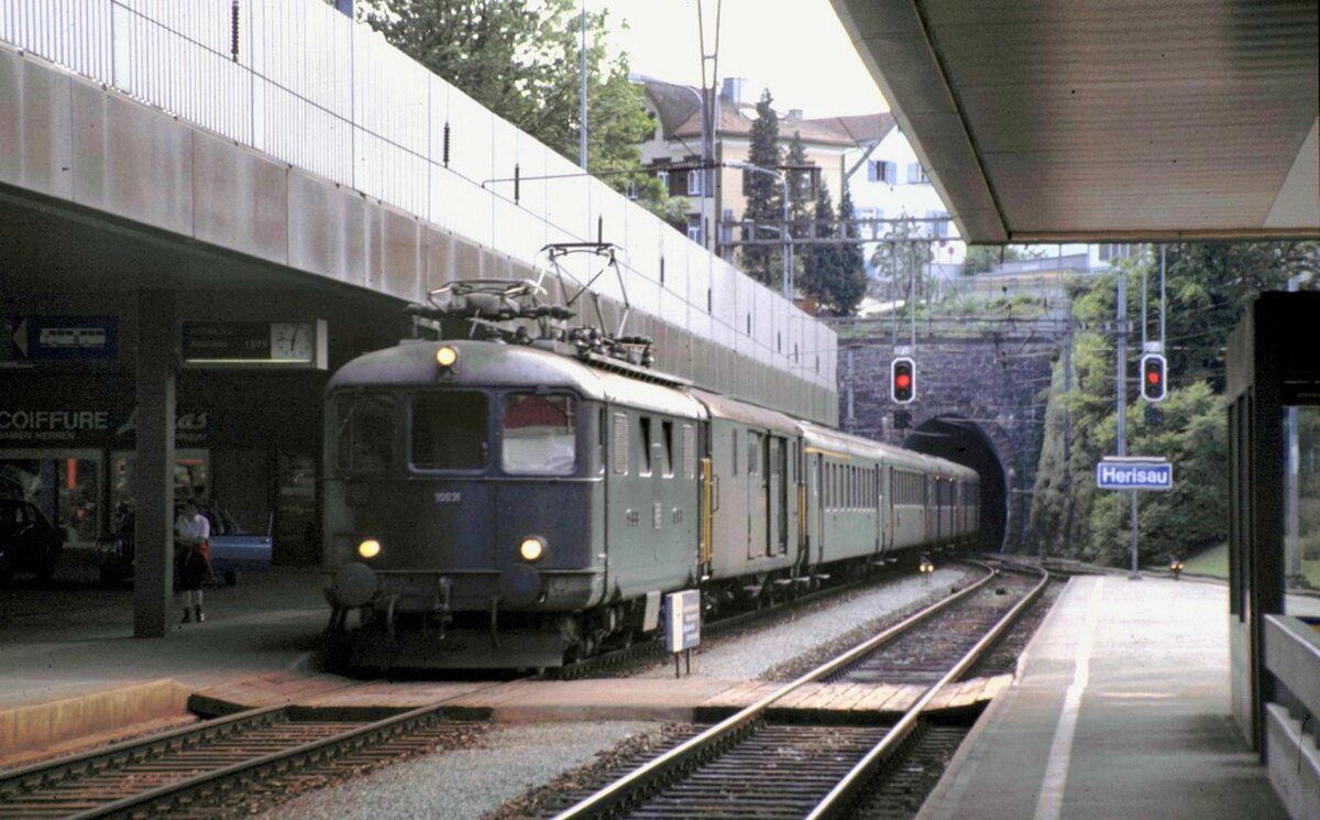 SBB Re 4/4 I Nr.10 031 in Herisau am 12.06.1983.