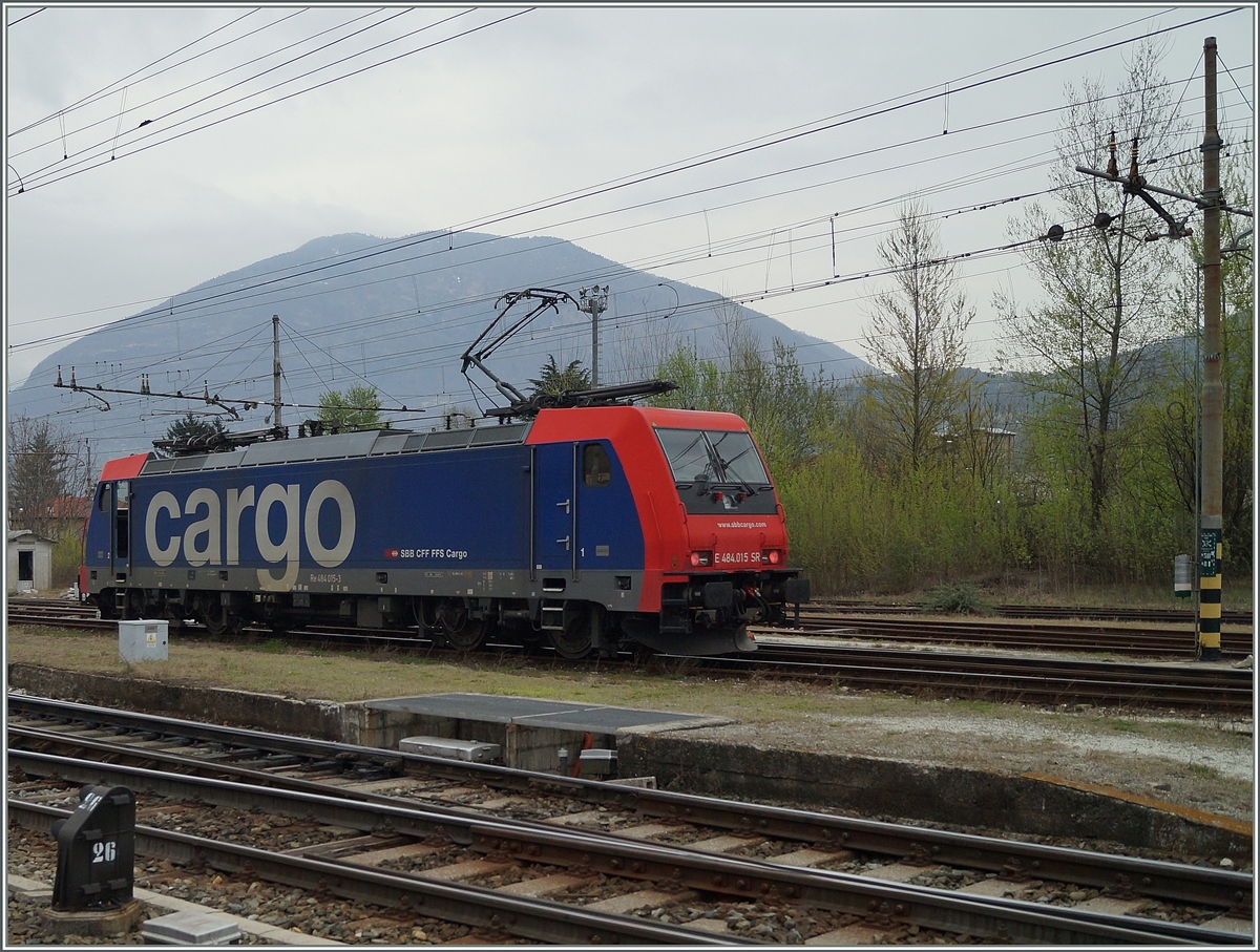 SBB Re 484 015 in Domodossola.
03.04.2014
