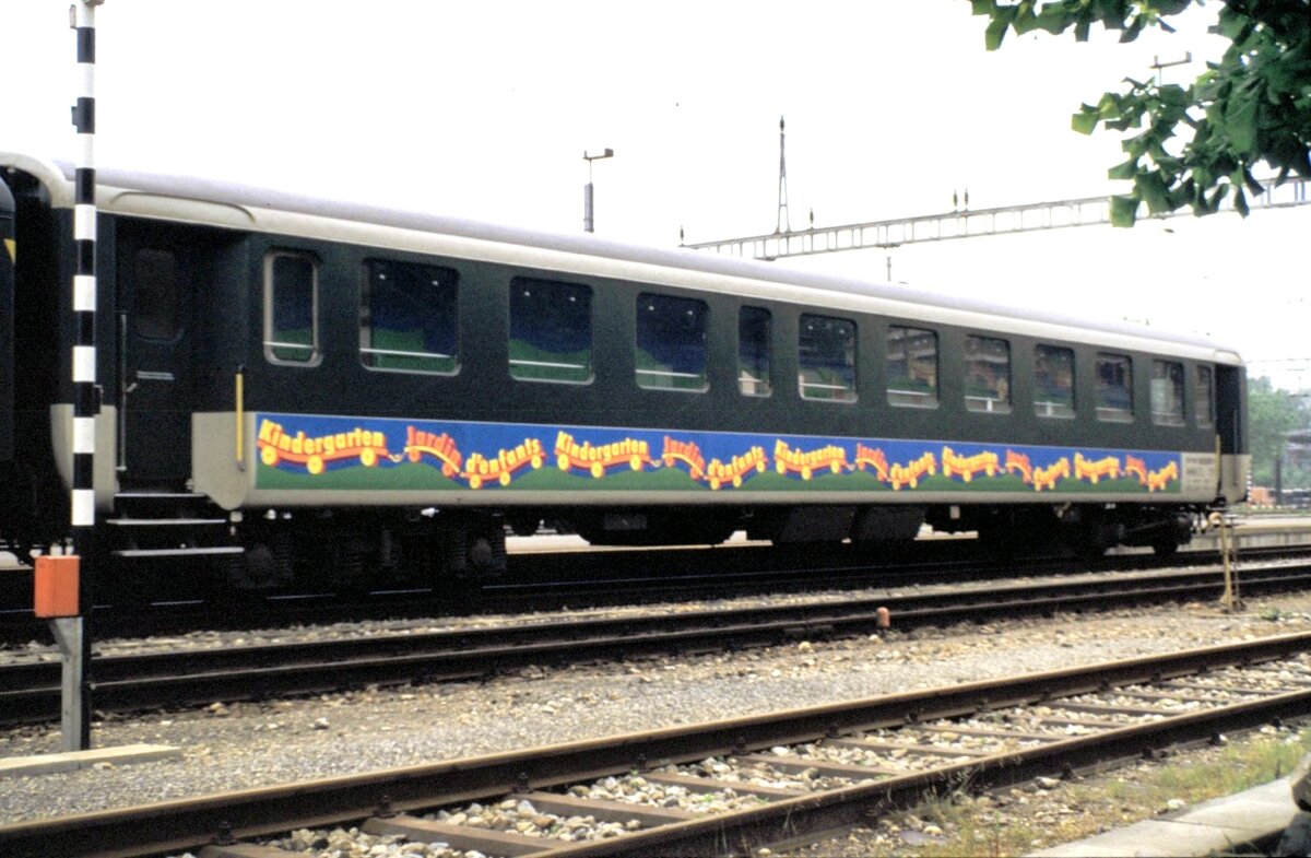 SBB Reisezugwagen Kindergartenwagen in Rorschach am 08.07.1984.