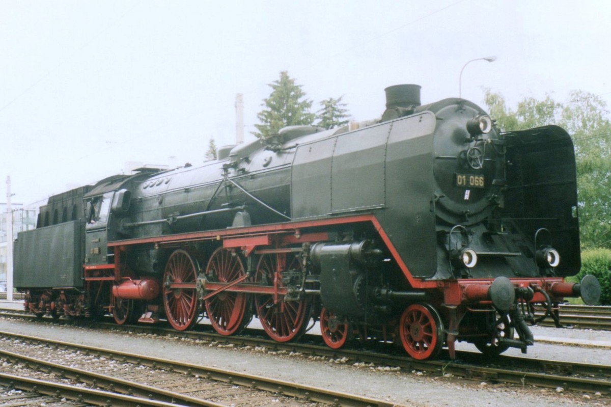 Scanbild von der M�nchner 01 066 in Salzburg-Itzling am 31 Mai 2004.