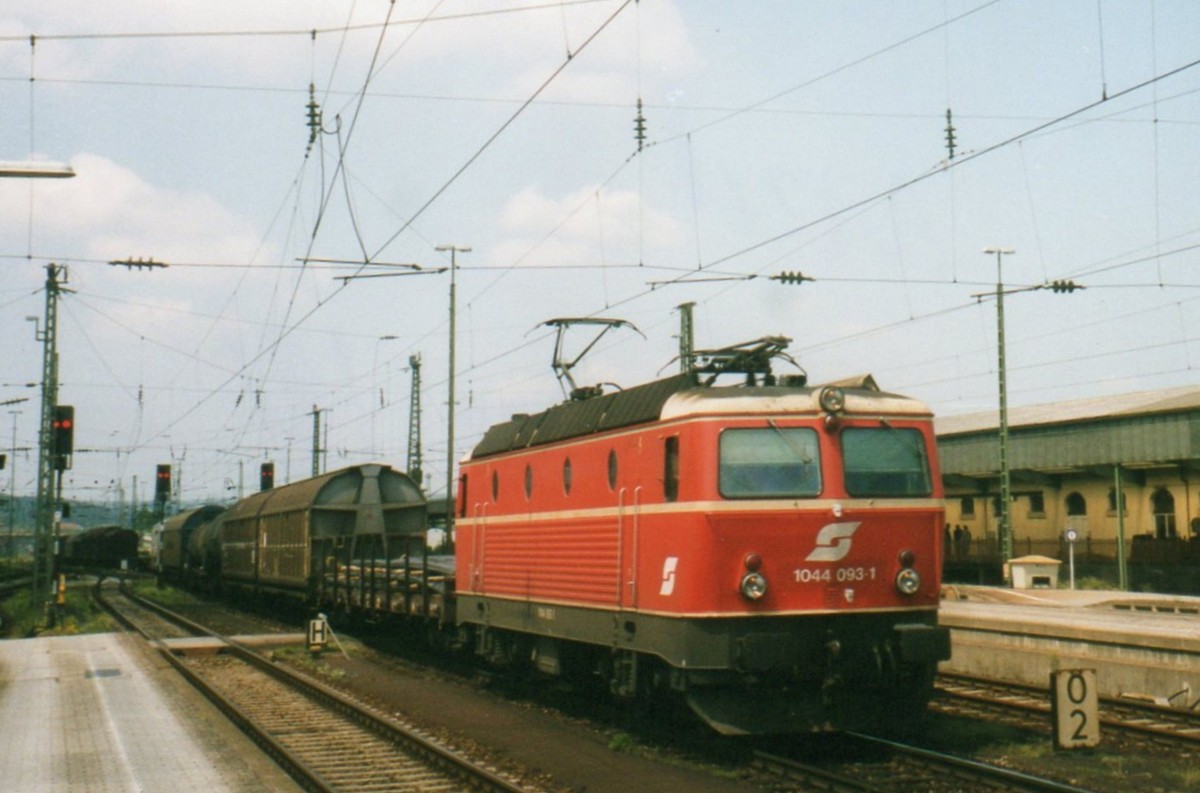 Scanbild von �BB 1044 093 in Passau am 2 Juni 2003.