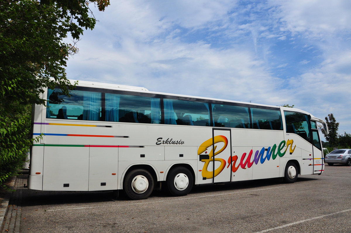 Scania Irizar von Brunner Reisen aus Nieder�sterreich in Krems gesehen.