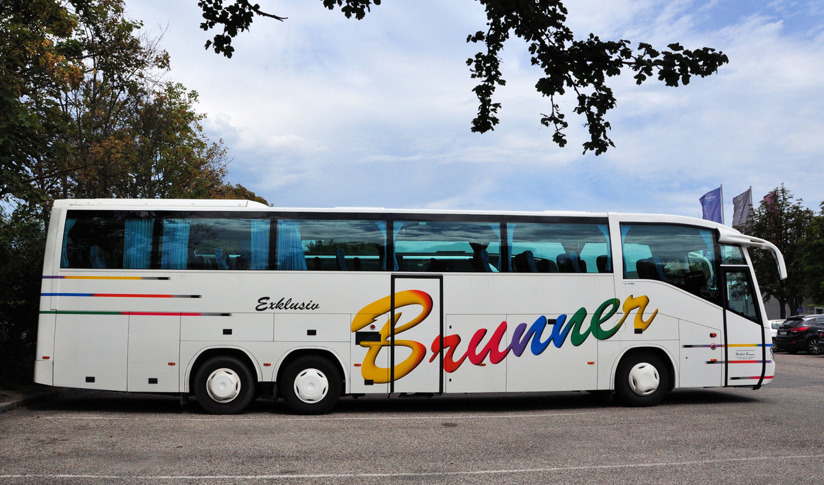 Scania Irizar von Brunner Reisen aus Nieder�sterreich in Krems gesehen.