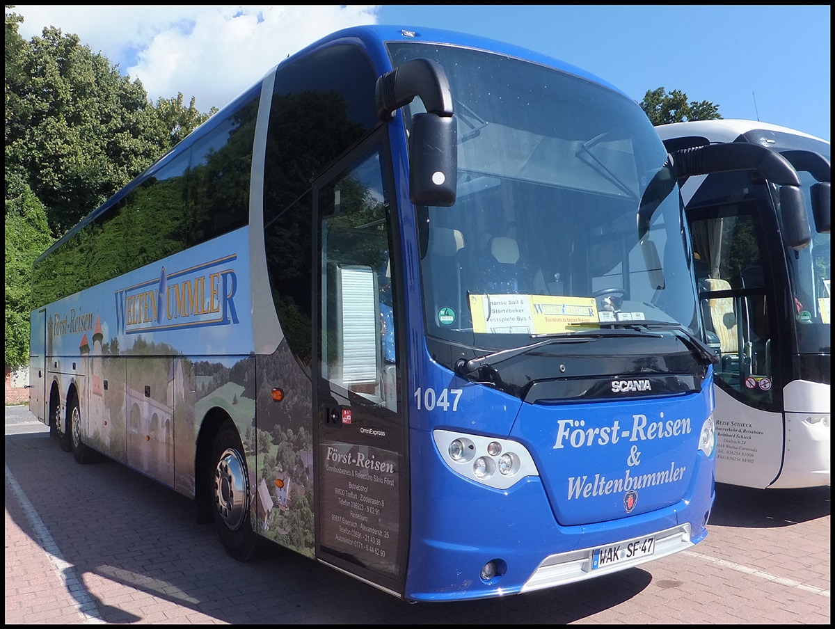 Scania OmniExpress von F�rst-Reisen/Weltenbummler aus Deutschland im Stadthafen Sassnitz.