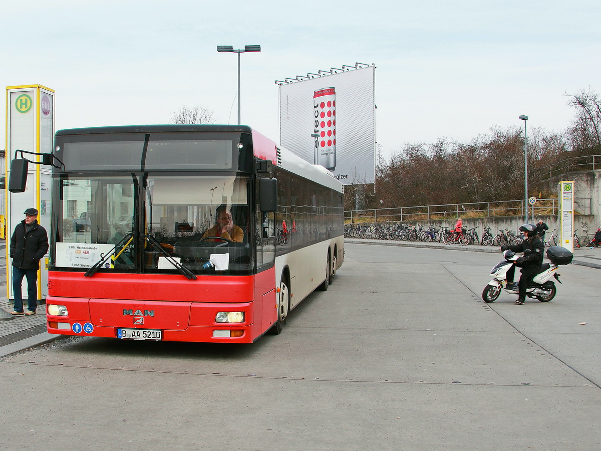 Schienenersatzverkehr am 30. M�rz 2018 am Bahnhof Berlin S�dkreuz. MAN Lion´s City von Der Tempelhofer aus Berlin
