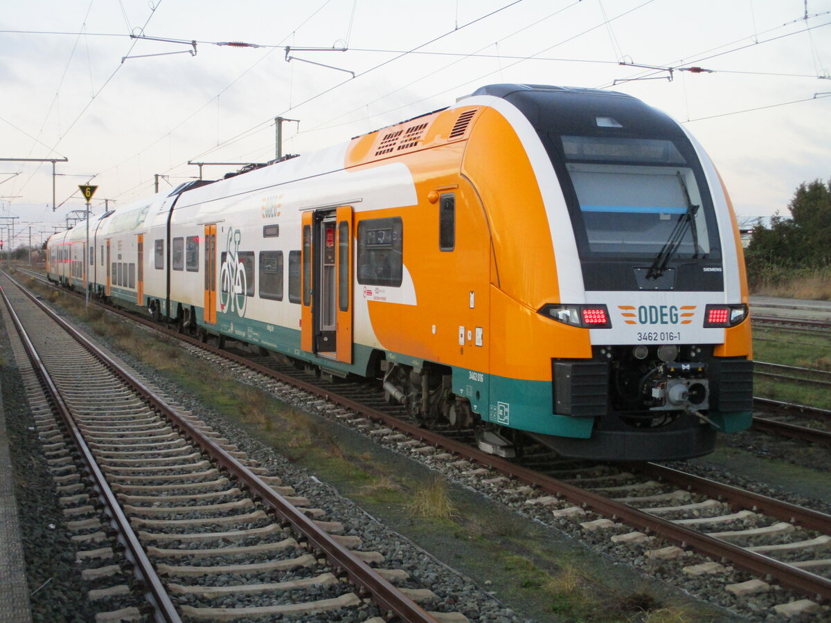 Schon zwei Wochen ist der ODEG 462 016 auf Schulungsfahrt im Norden.Am 03.Januar 2023 stand der Zug in Bergen/Rügen.