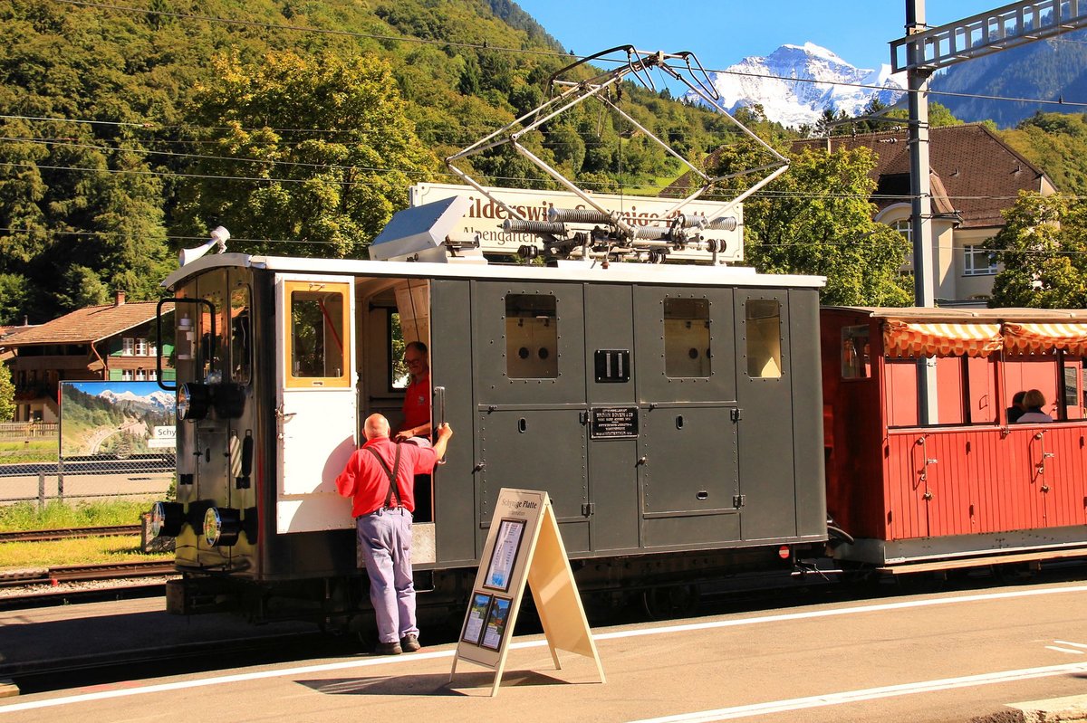 Schynige Platte Bahn: Die schwarze Lok 11 vor der strahlend weissen Jungfrau, Wilderswil, 23.August 2016.  