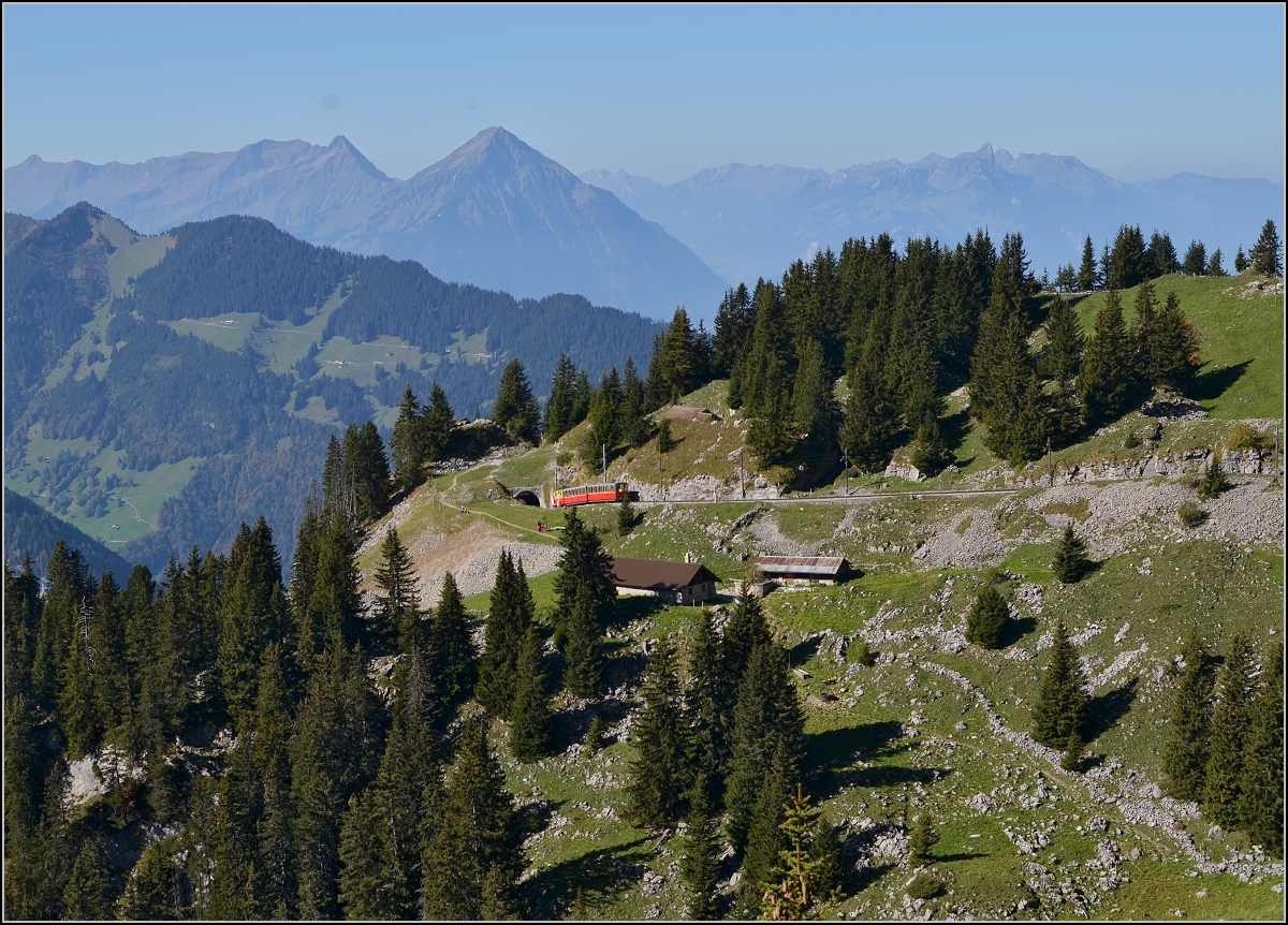 Schynige Platte Bahn. Überblick über den obersten Streckenabschnitt im Oktober 2011.