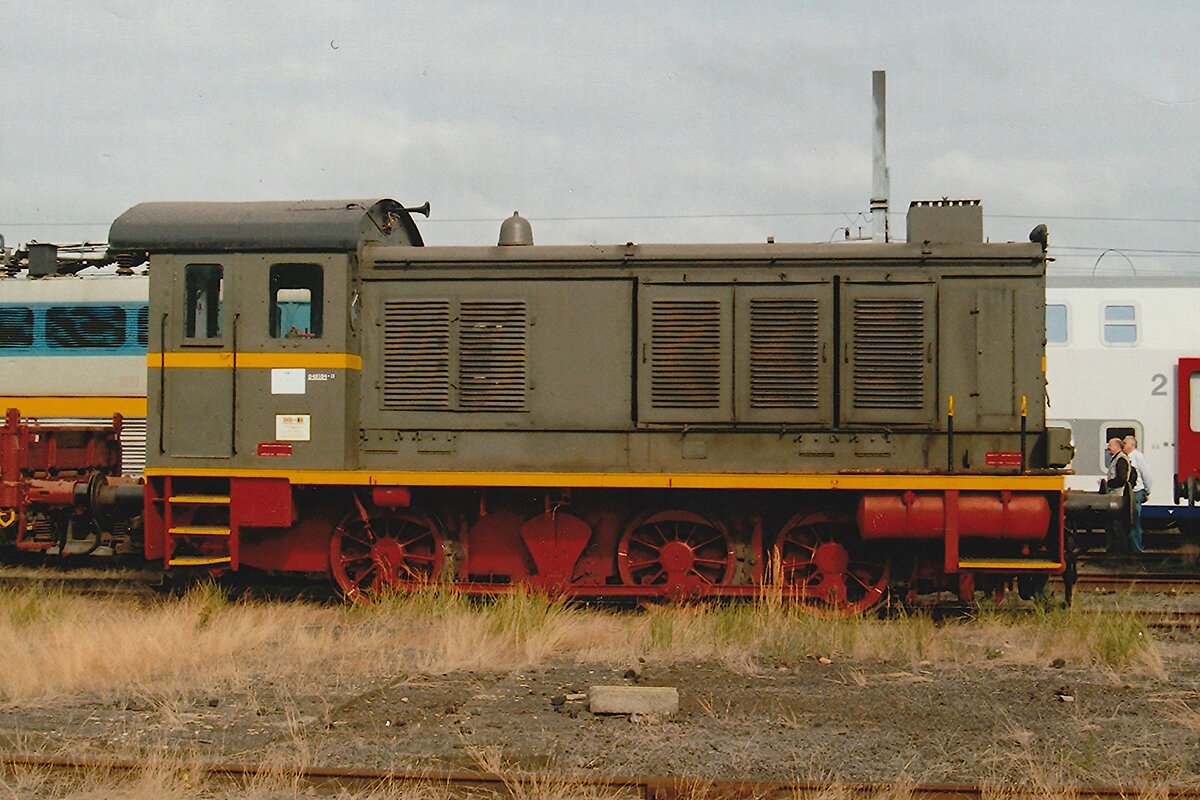 Seitenblick auf 42550, eine frühere Rangierlok der Belgisches Her und in 2009 geschenckt an die PFT-TSP, die der Neuling am 12 September 2009 in deren Museum in Saint-Ghislain präsentierte.