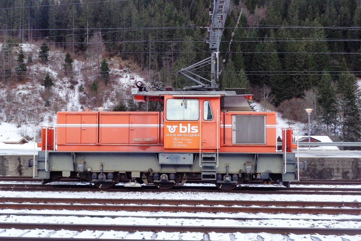 Seitenblick auf BLS 132 in Kandersteg am 1 Januar 2019.