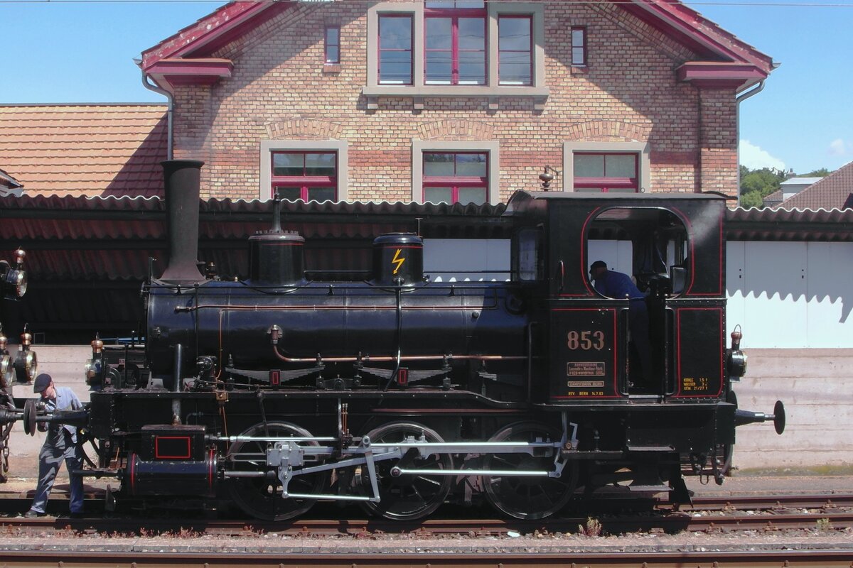 Seitenblick auf DBB 853 in Burgdorf am 17 Mai 2025.