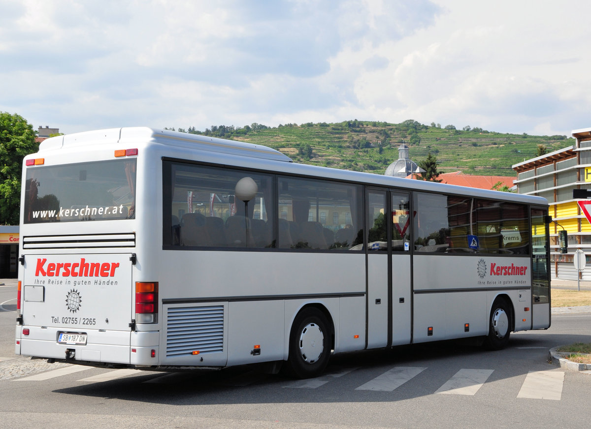 Setra 300er-Serie von Kerschner  Reisen aus �sterreich in Krems gesehen.