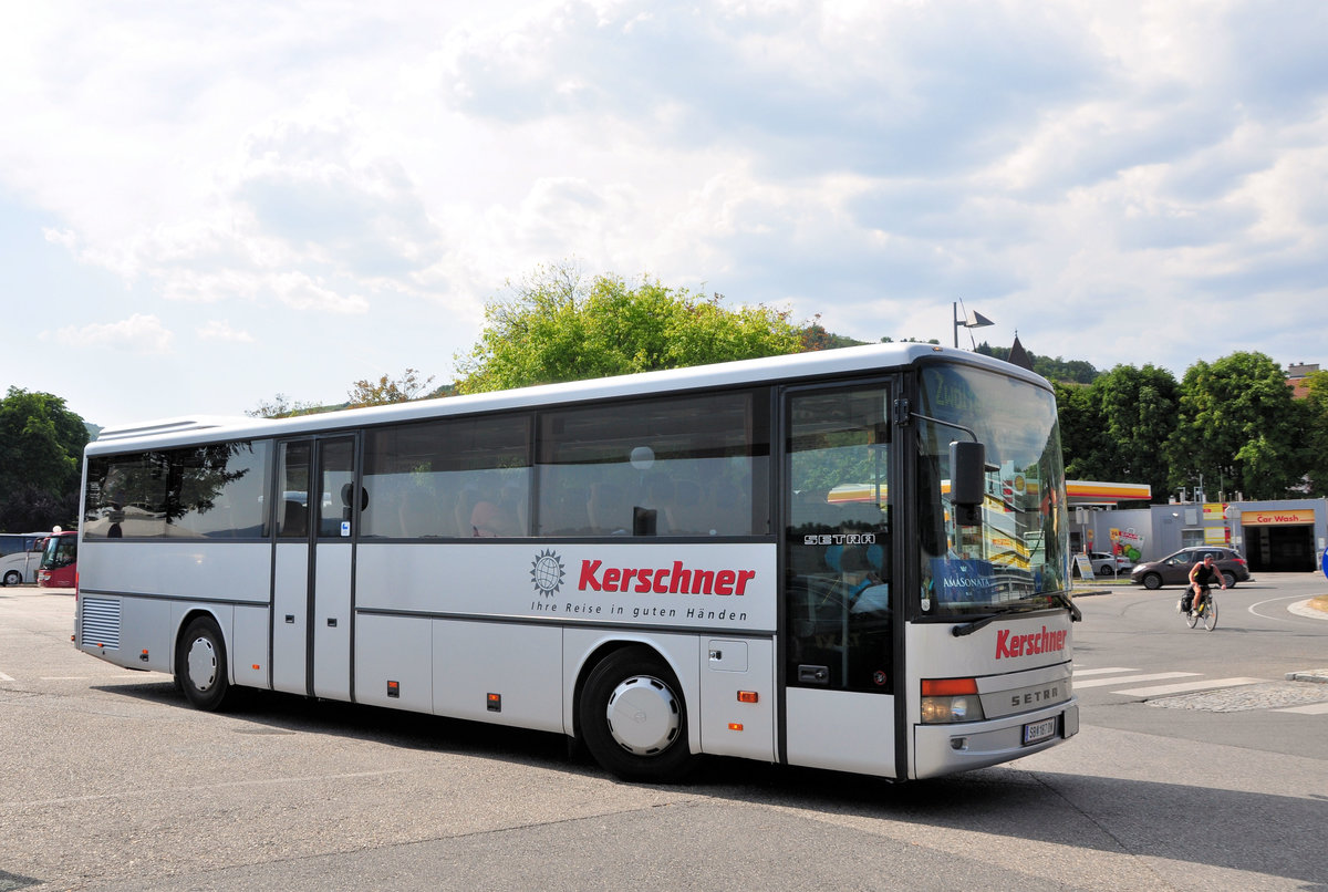 Setra 300er-Serie von Kerschner  Reisen aus �sterreich in Krems gesehen.