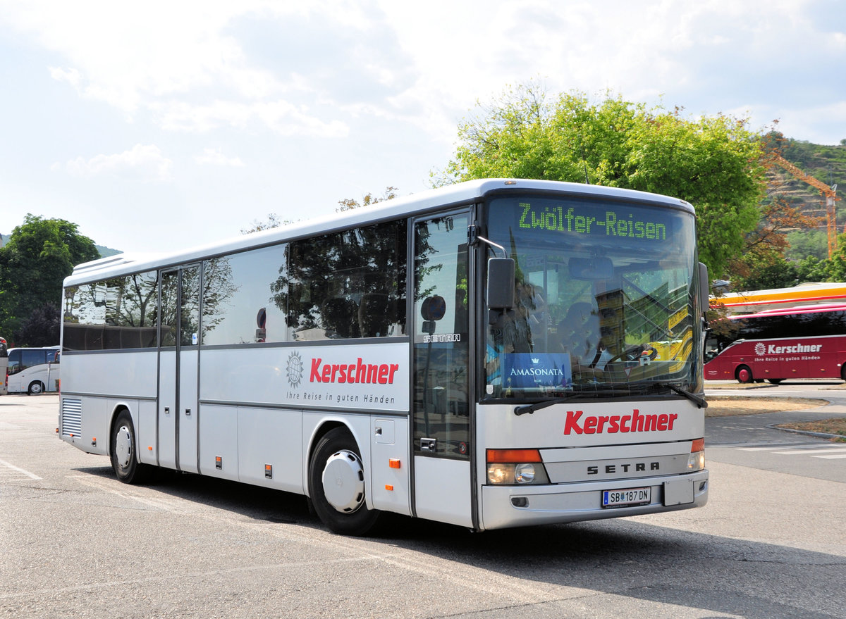 Setra 300er-Serie von Kerschner  Reisen aus �sterreich in Krems gesehen.