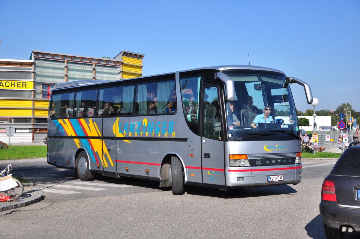 Setra 312 HD von Lanzinger Reisen aus �sterreich am 28.9.2014 in Krems.