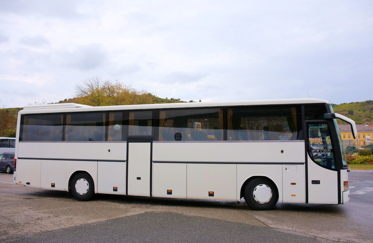 Setra 315 GT-HD von K�l�njarat aus Ungarn in Krems.