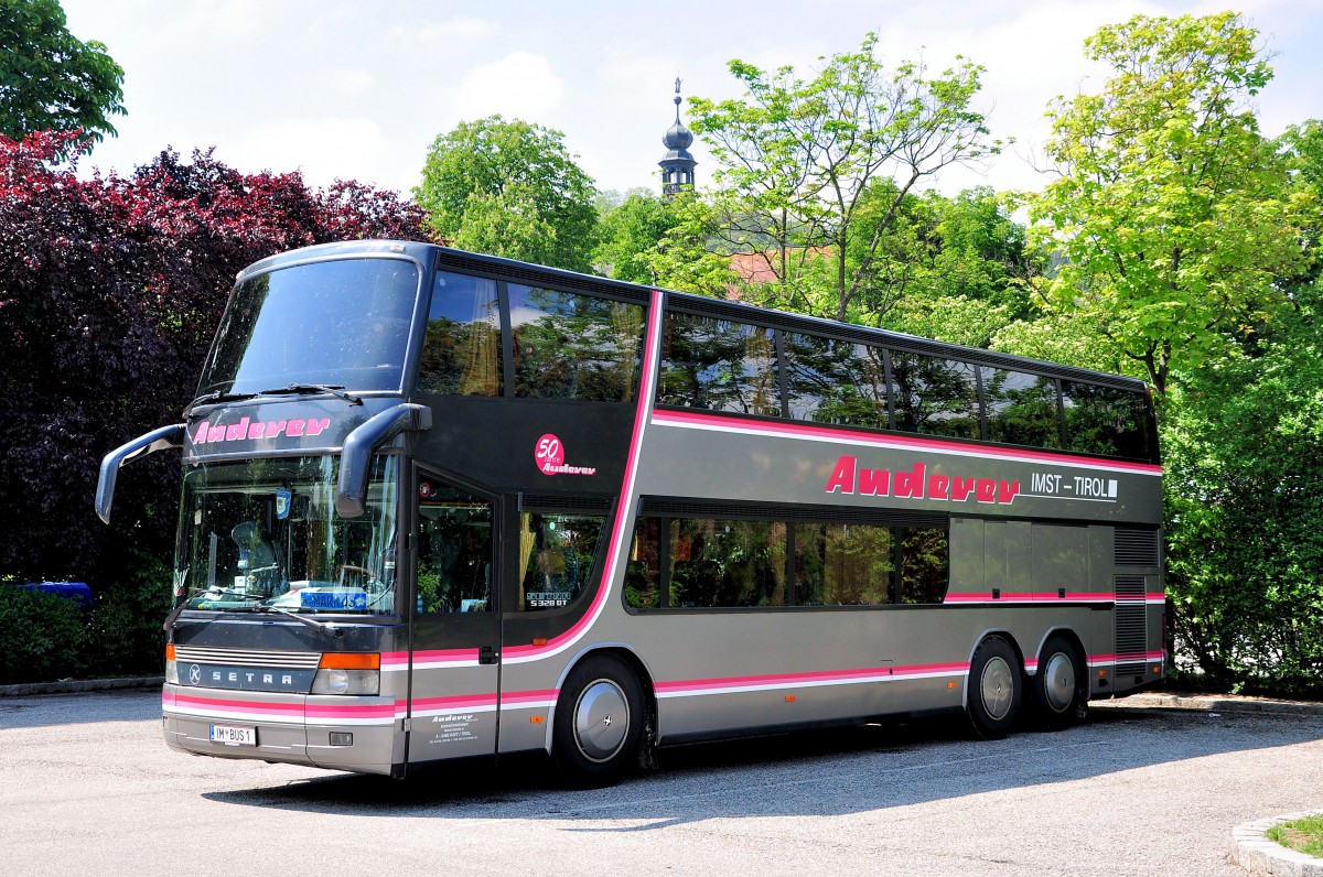 Setra 328 DT von Anderer Reisen aus �sterreich am 19.Mai 2014 in Krems gesehen.