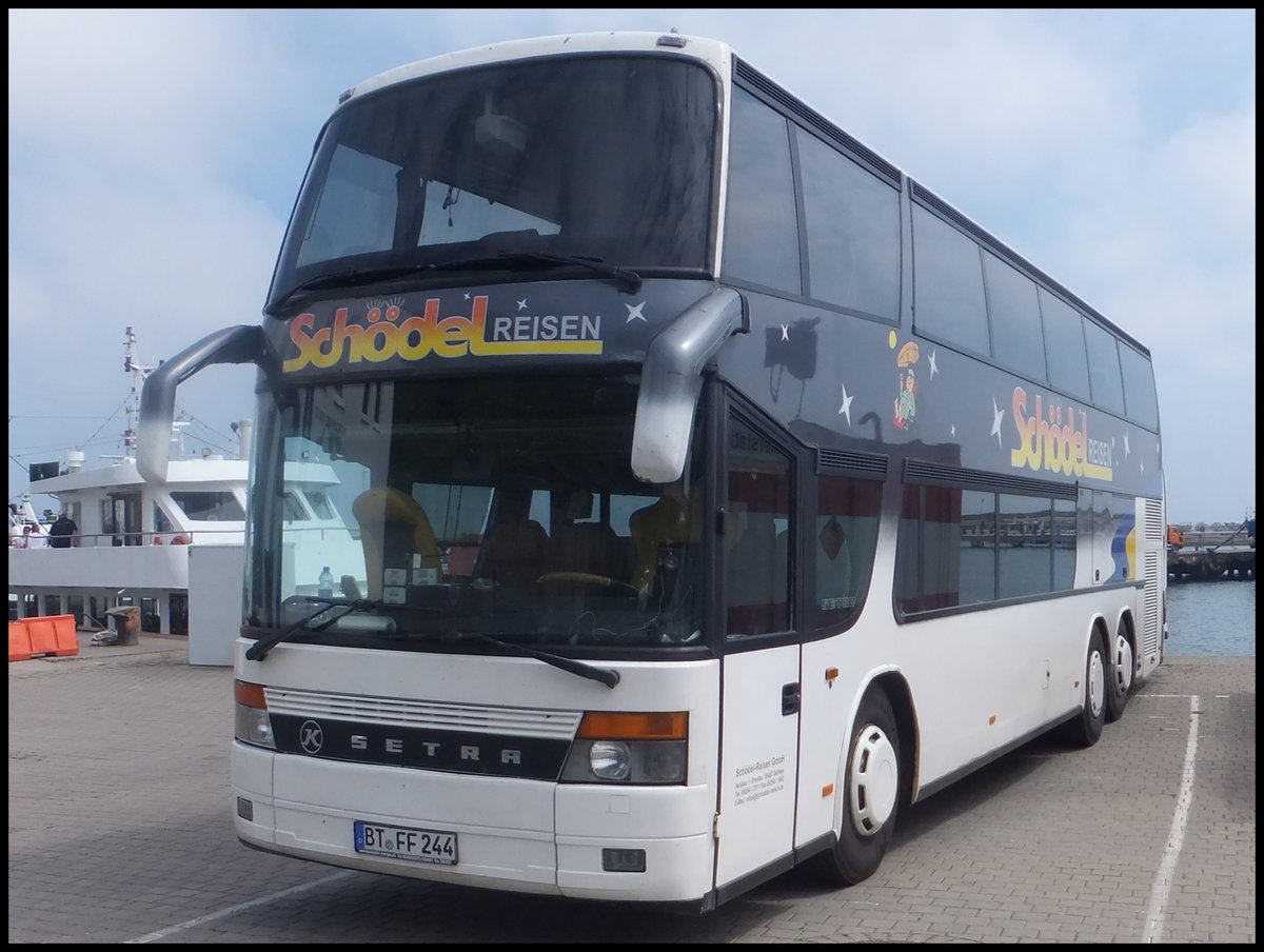 Setra 328 DT von Schödel-Reisen (ex Eurobus ch) aus Deutschland im Stadthafen Sassnitz.