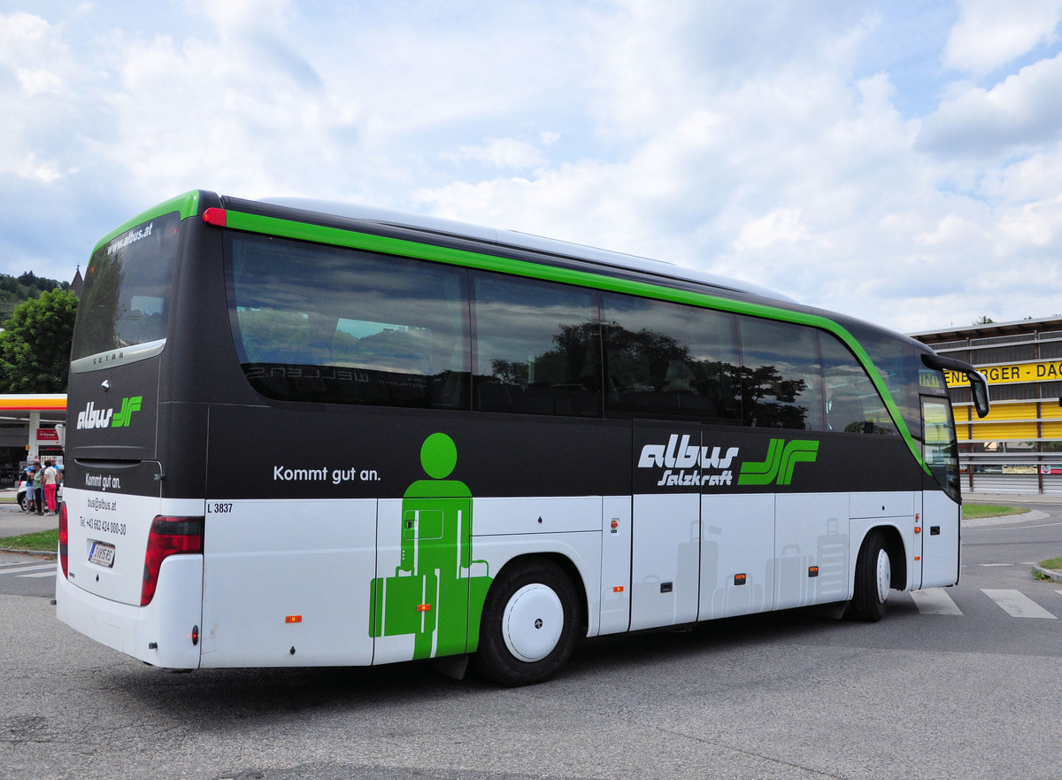 Setra 411 HD von Albus Salzkraft aus Salzburg in Krems gesehen.