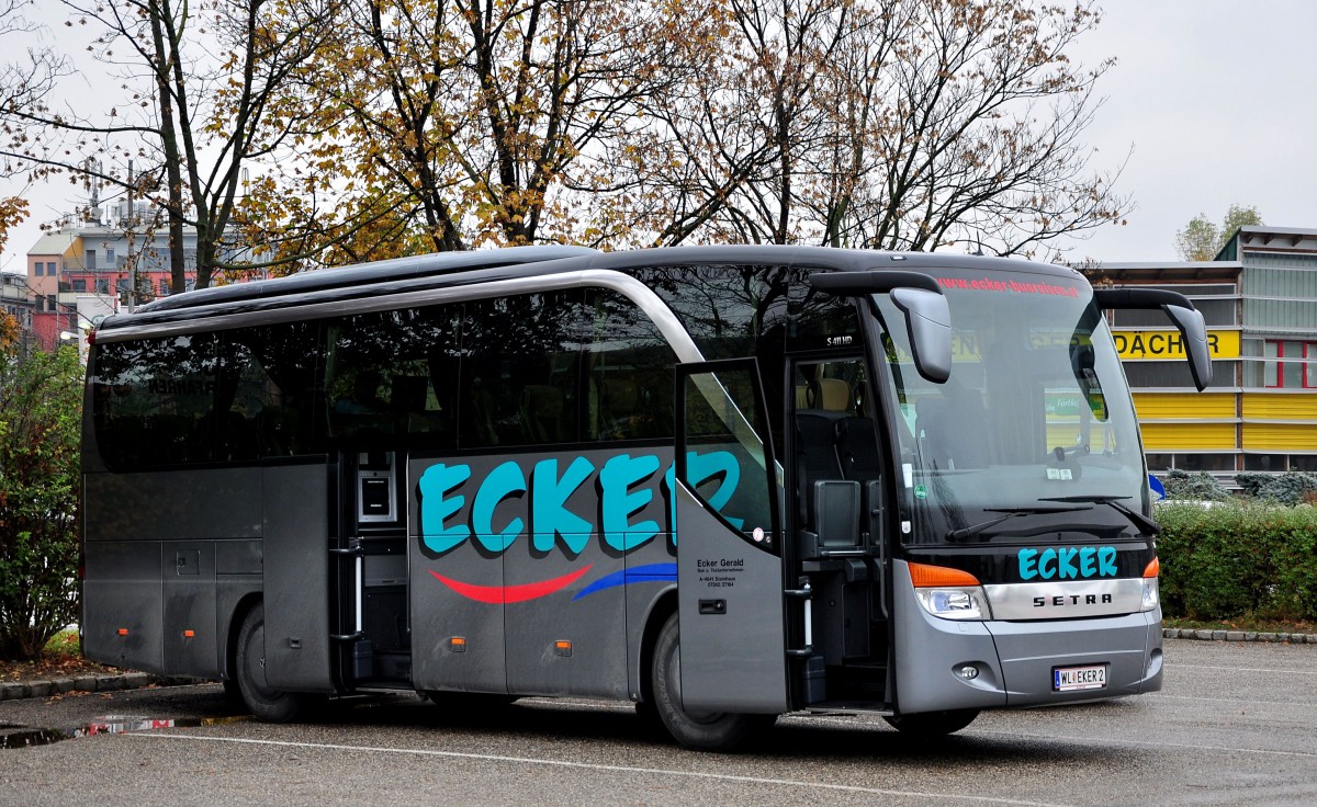 Setra 411 HD von Ecker Reisen aus �sterreich im Oktober 2013 in Krems gesehen.