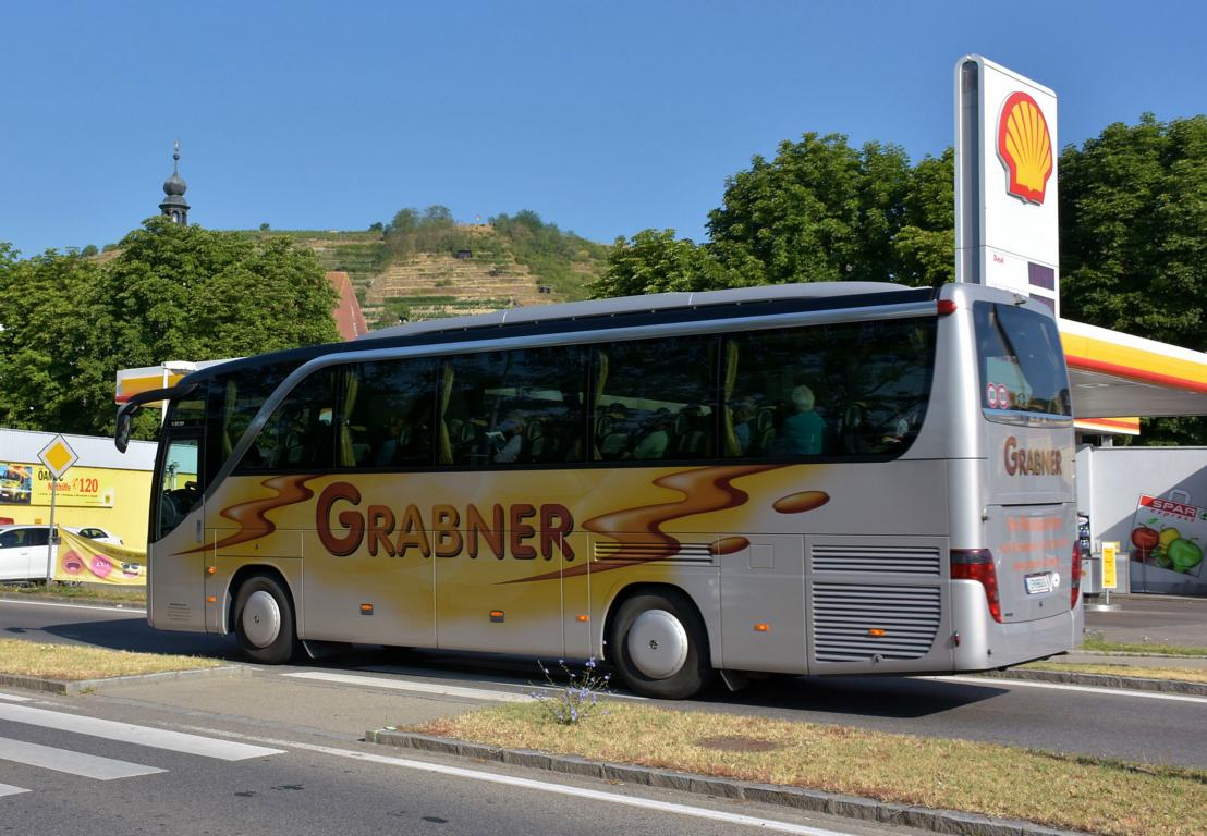 Setra 411 HD von GRABNER Reisen aus Nieder�sterreich 06/2017 in Krems.