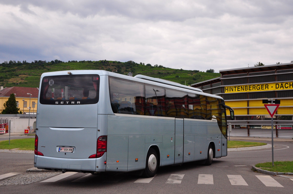 Setra 415 GT- HD aus Wien in Krems gesehen.