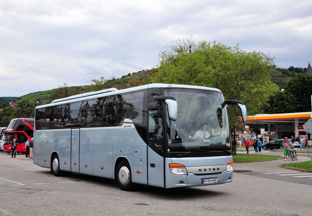 Setra 415 GT- HD aus Wien in Krems gesehen.