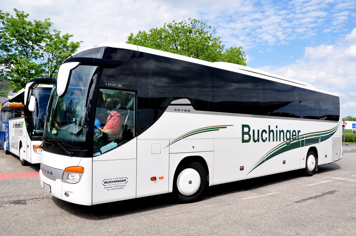 Setra 415 GT-HD von Buchinger Reisen aus �sterreich in Krems gesehen.