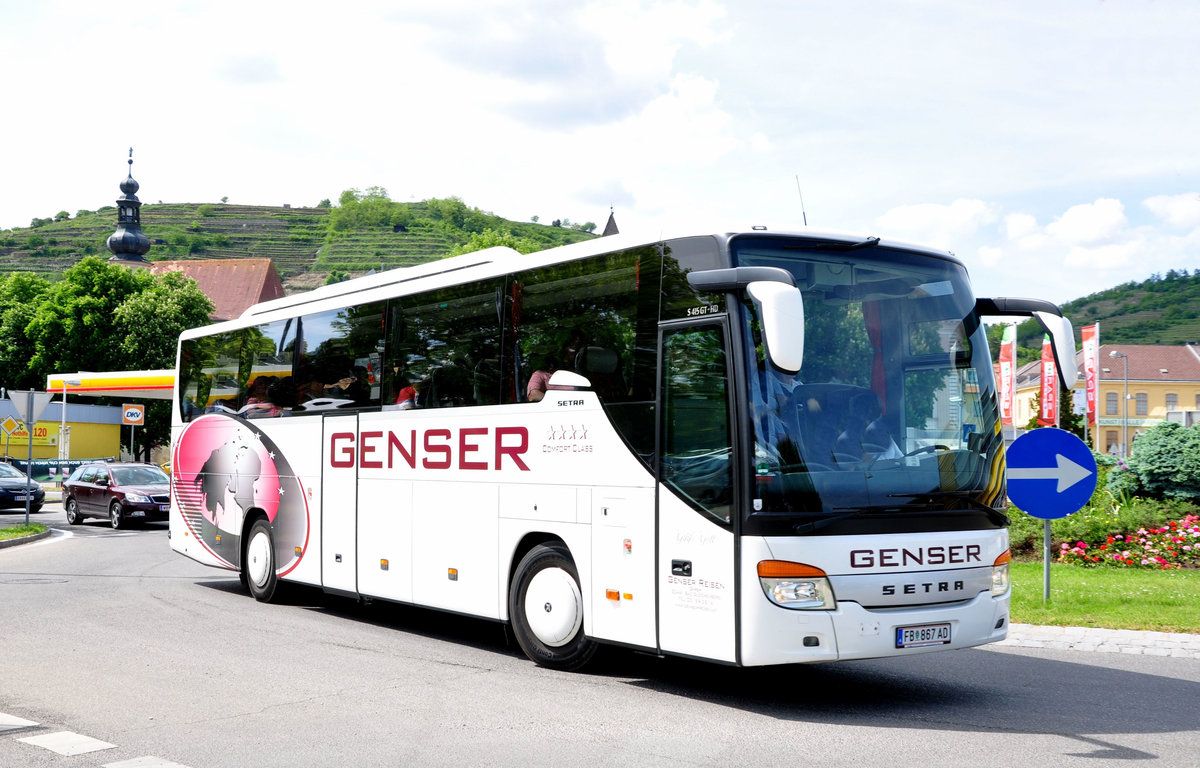 Setra 415 GT-HD von Genser Reisen aus �sterreich in Krems gesehen.