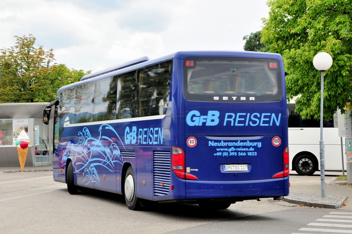 Setra 415 GT-HD von GfB Reisen aus der BRD in Krems gesehen.