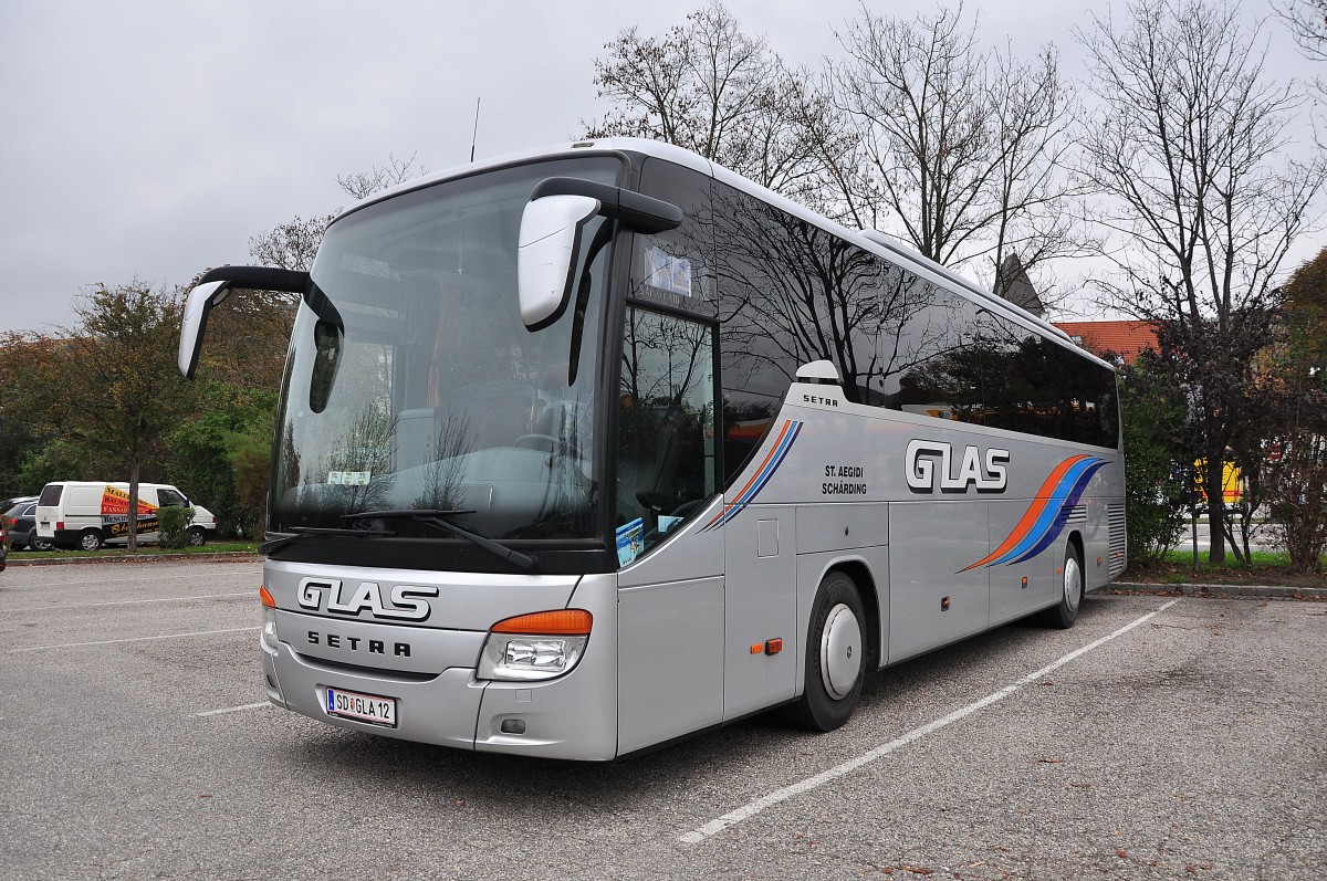 Setra 415 GT-HD von Glas Reisen aus �sterreich am 26.10.2014 in Krems.