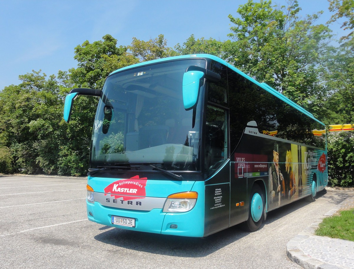 SETRA 415 GT-HD von KASTLER Busreisen / sterreich am 19.6.2013 in Krems an der Donau.