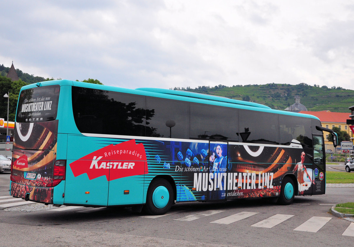 Setra 415 GT-HD von Kastler Reisen aus �sterreich in Krems gesehen.