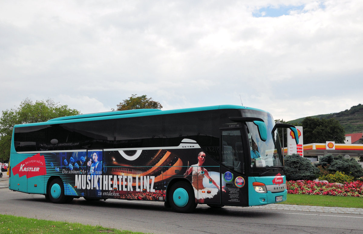 Setra 415 GT-HD von Kastler Reisen aus �sterreich in Krems gesehen.