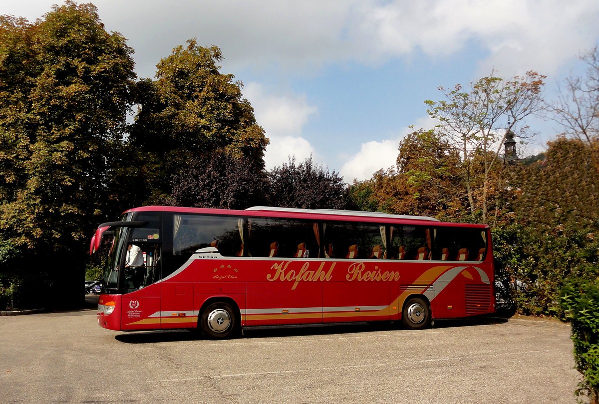 Setra 415 GT-HD von Kofahl Reisen aus der BRD in Krems gesehen.