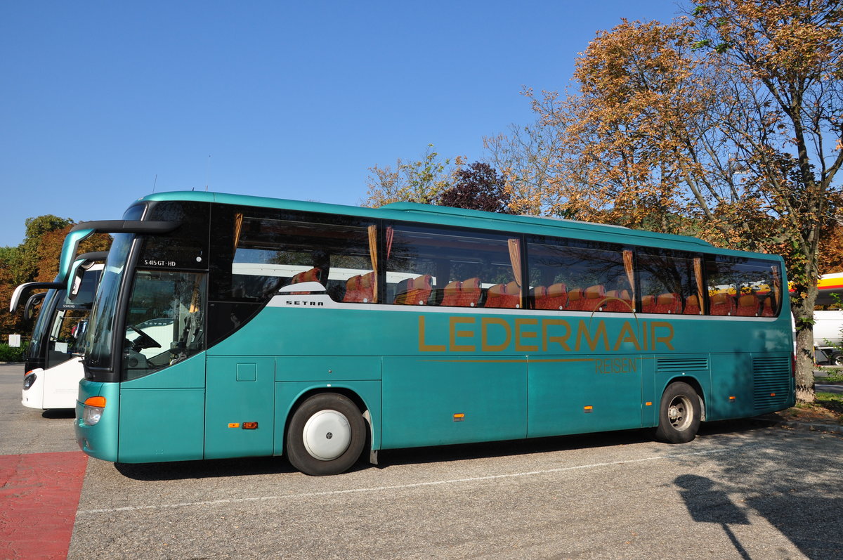 Setra 415 GT- HD von Ledermair Reisen aus �sterreich in Krems.