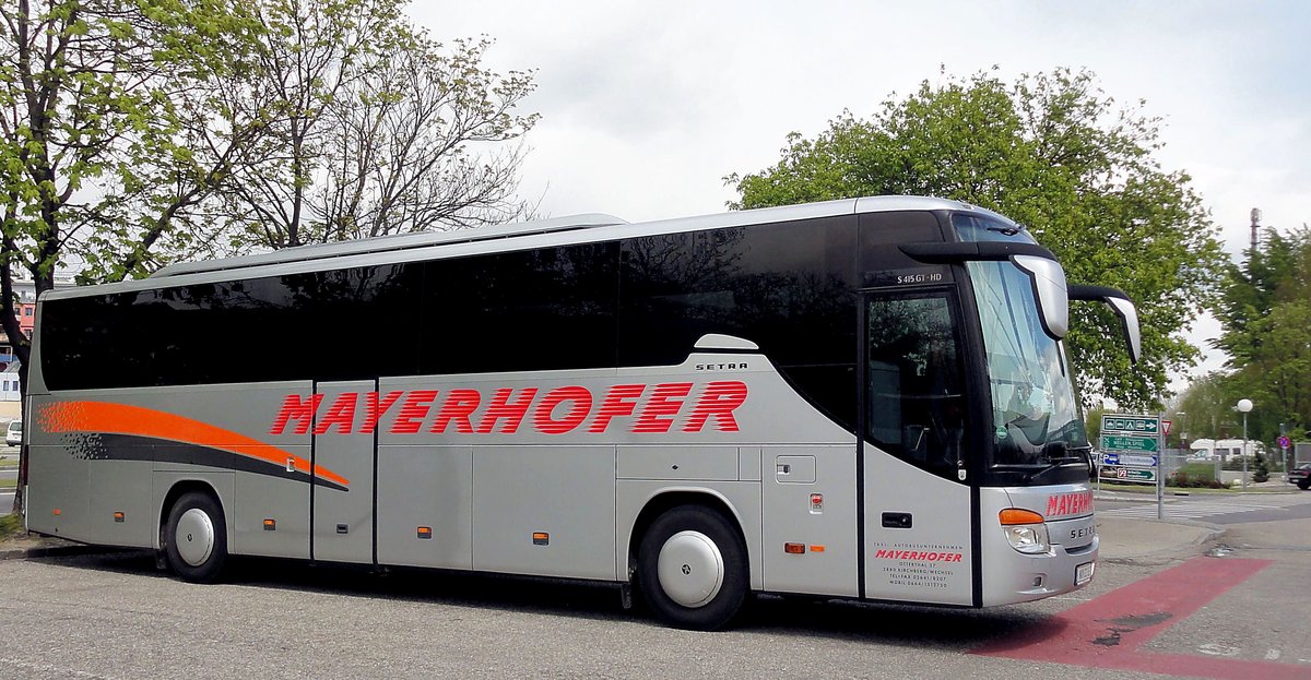 Setra 415 GT-HD von Mayerhofer Reisen aus �sterreich in Krems gesehen.