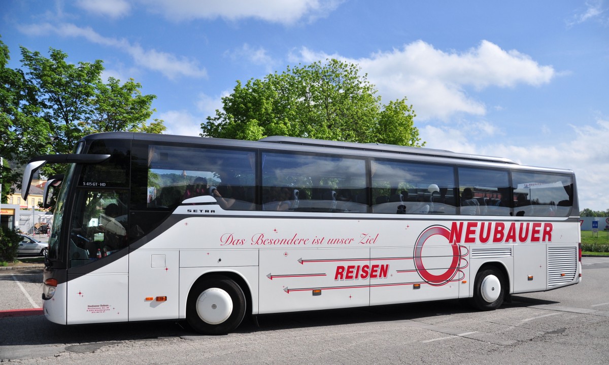 Setra 415 GT-HD von Neubauer Reisen aus �sterreich am 24.Mai 2014 in Krems gesehen.