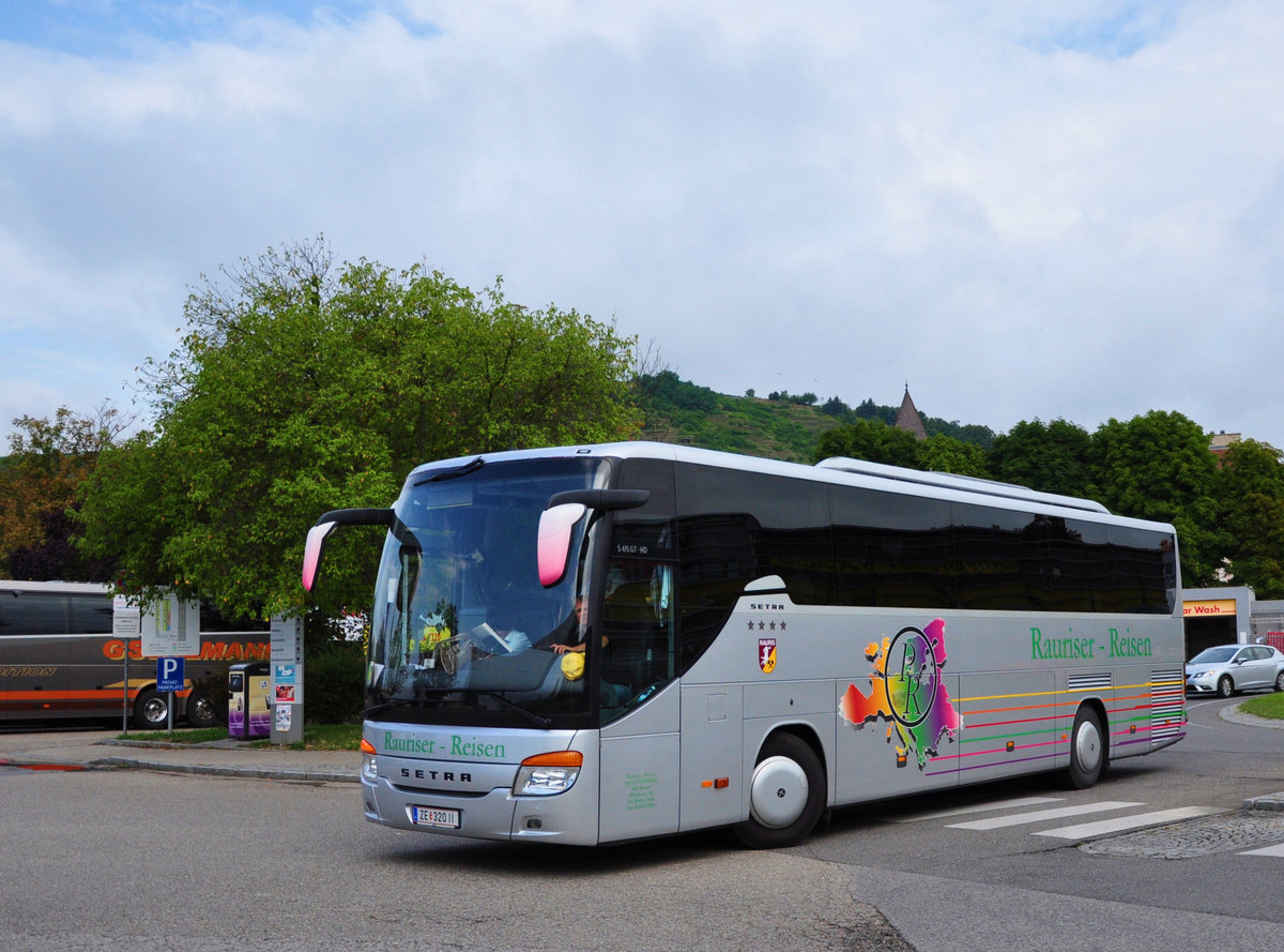 Setra 415 GT-HD von Rauriser Reisen Hans Pl�ssnig in Krems gesehen.