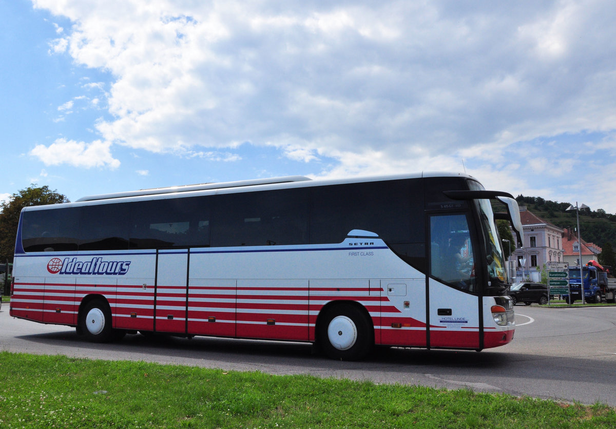 Setra 415 GT-HD von Rietzler Reisen aus �sterreich in Krems unterwegs.
