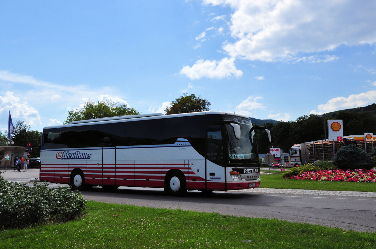 Setra 415 GT-HD von Rietzler Reisen aus �sterreich in Krems unterwegs.
