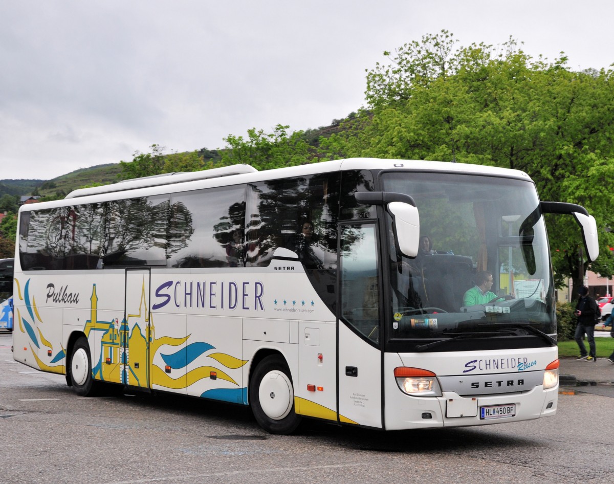 Setra 415 GT-HD von Schneider Reisen aus �sterreich am 17. Mai 2014 in Krems gesehen.