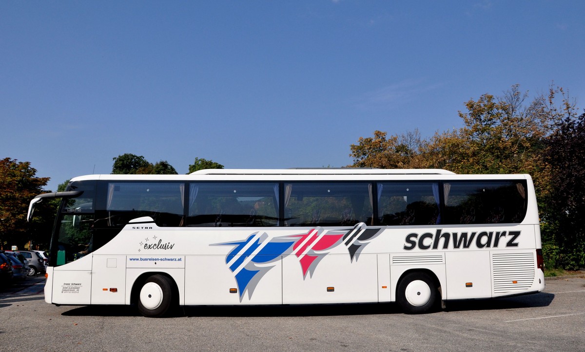 Setra 415 GT-HD von SCHWARZ Busreisen aus �sterreich im August 2013 in Krems gesehen.