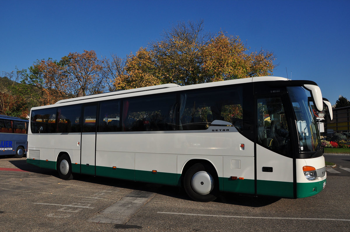 Setra 415 GT von Zw�lfer Reisen aus Nieder�sterreich in Krems gesehen.
