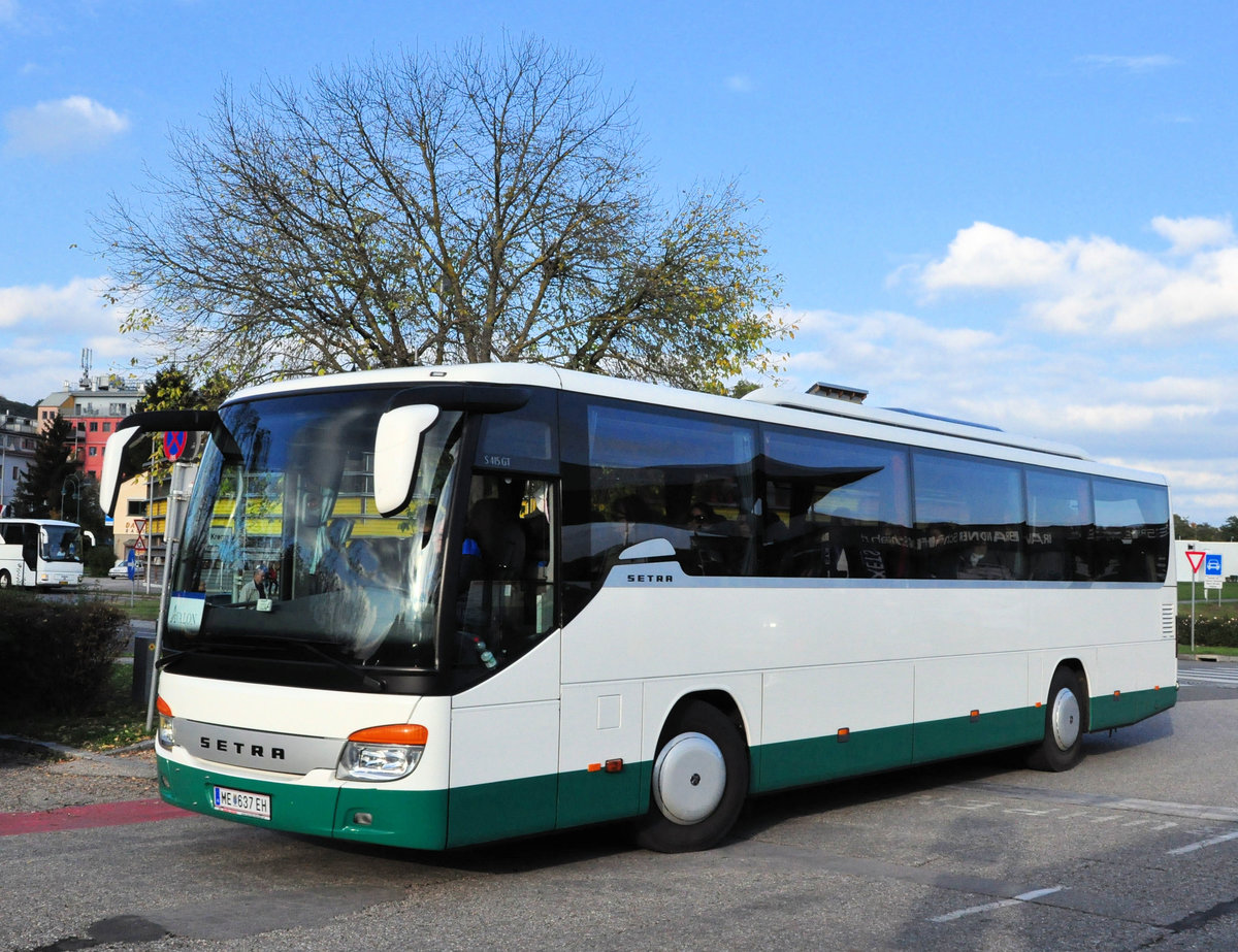 Setra 415 GT von Zw�lfer Reisen aus Nieder�sterreich in Krems gesehen.